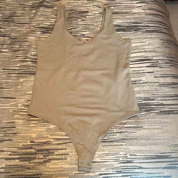 Abercrombie & Fitch Tops - NWOT Abercrombie Double Layered Seamless Sweetheart Green Bodysuit